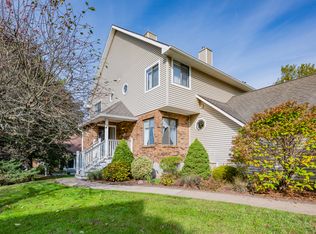 31 Fox Run Ct #31, Newington, CT 06111