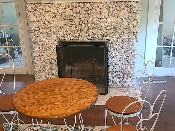 2nd image of 1700 Park St #1