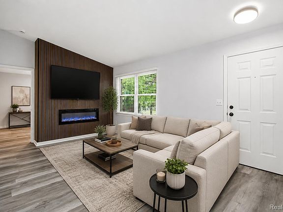 5th image of 41837 King Edward Ct