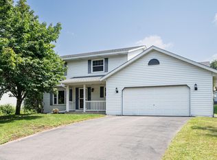 3024 Dorland Rd N, Maplewood, MN 55109