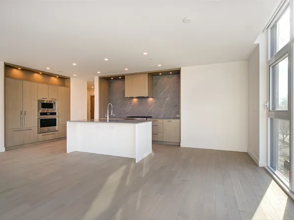 3389 Lakeshore Rd #416, Kelowna, BC V1W 4H6