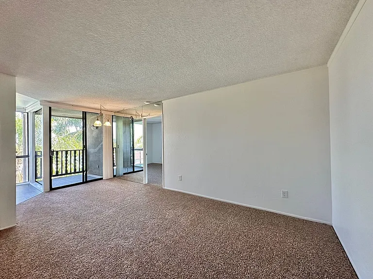 6924 Hyde Park Dr #318 — Photo 2