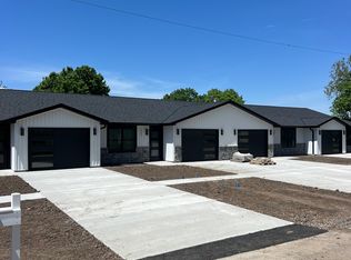 323 N Chestnut St #327, Mendon, IL 62351