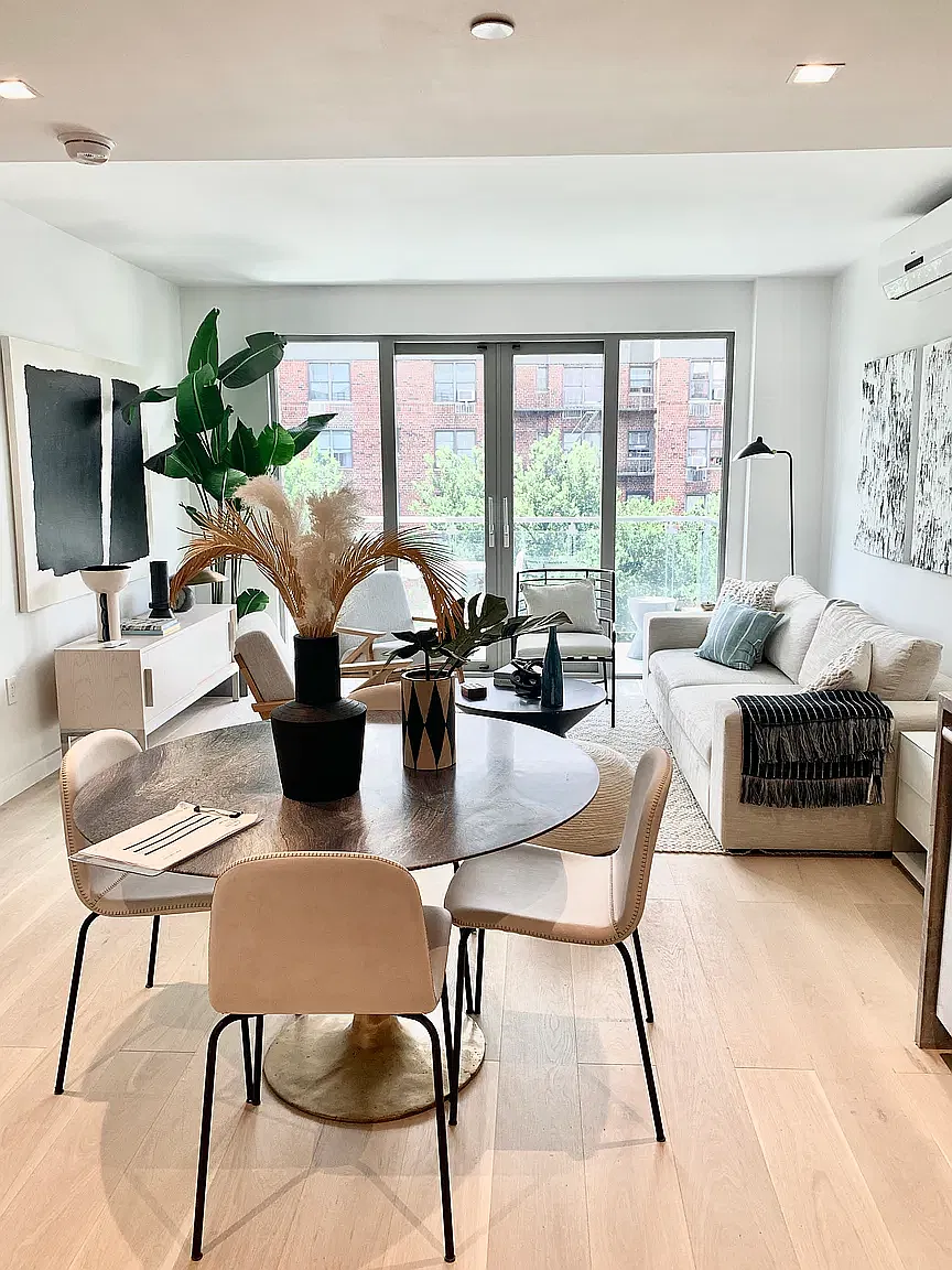 567 Ocean Ave — Photo 2