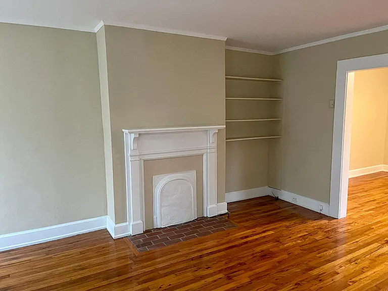311 W McLendon Cir — Photo 2