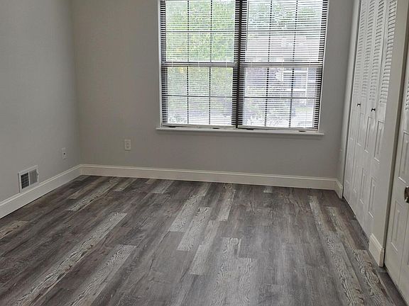 5th image of 26 Colonial Ct