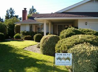 135 Oak Shadow Dr, Santa Rosa, CA 95409