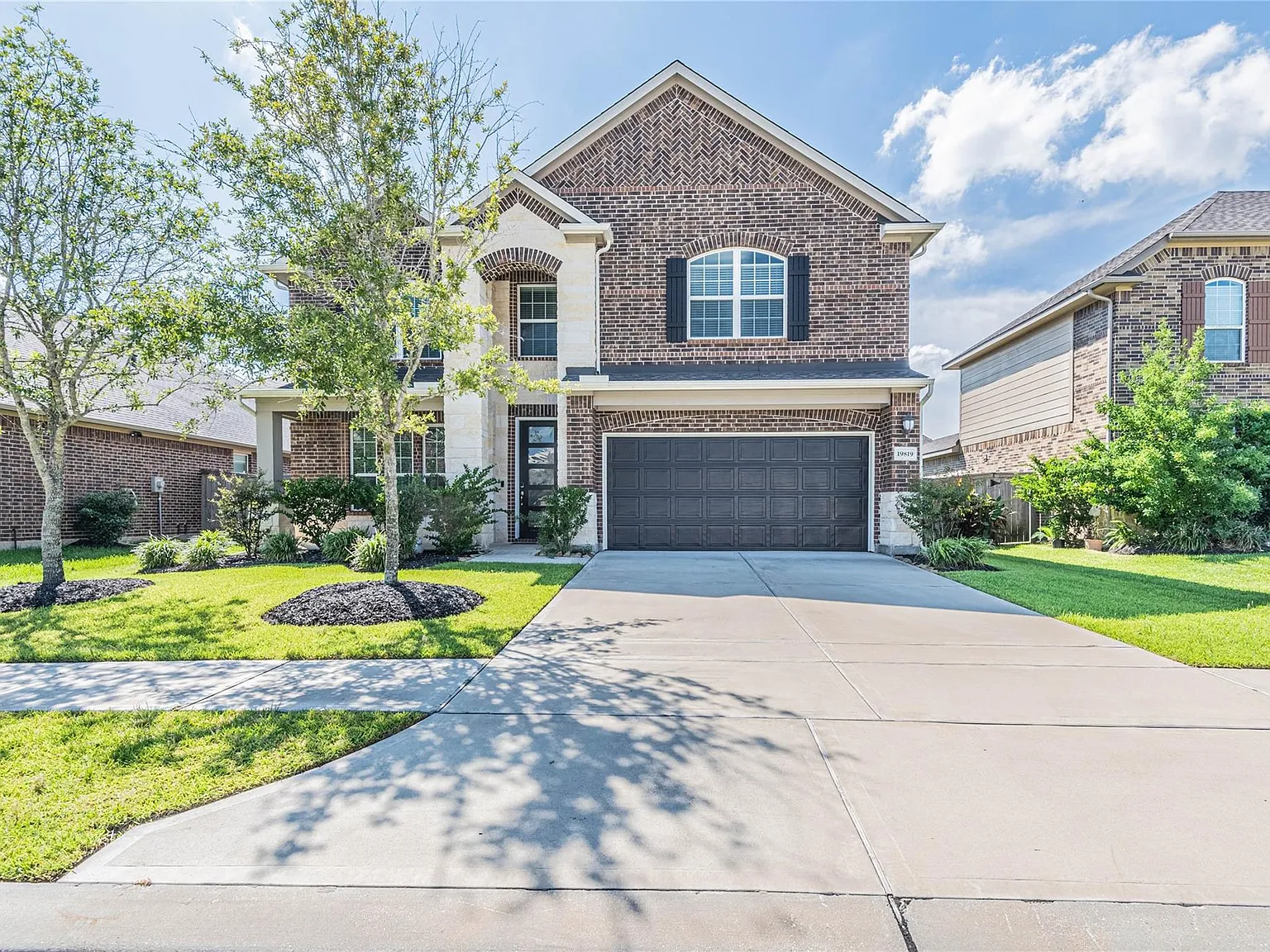 4 bed, 2.5 bath, 3490 sqft, $3,495 — Photo 1