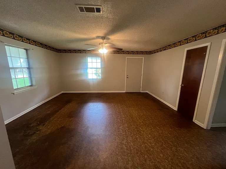 4520 Green St — Photo 6