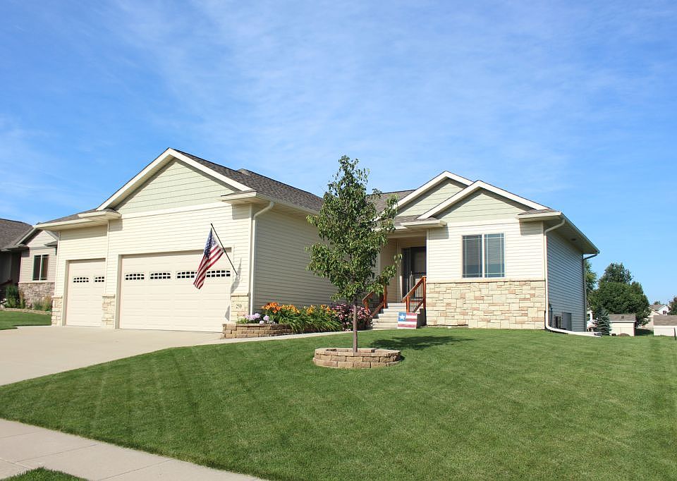 1st image of 250 Locust Dr