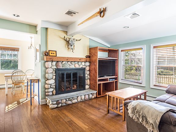 3rd image of 48 Edgemere St