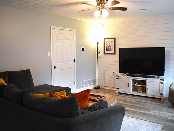 5th image of 217 Courtney Dr