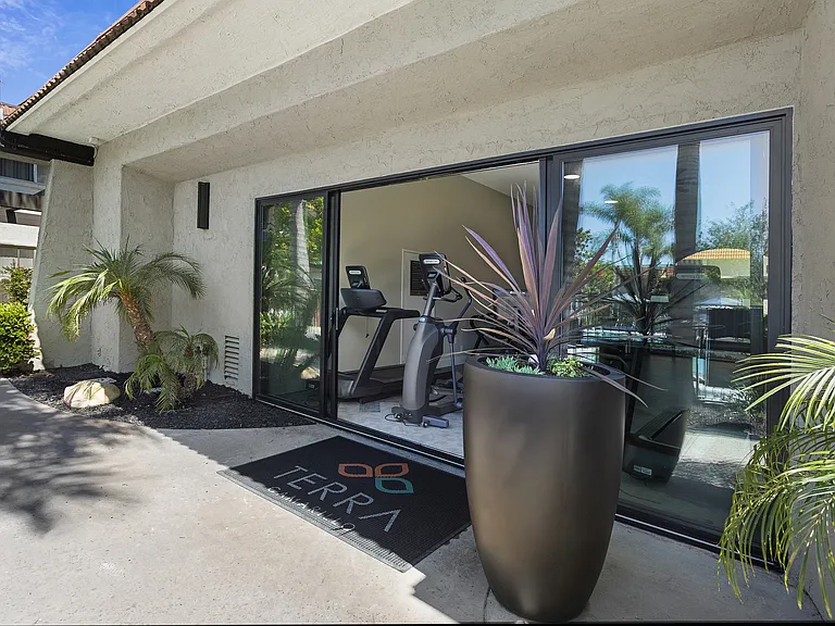 Terra Camarillo — Photo 20