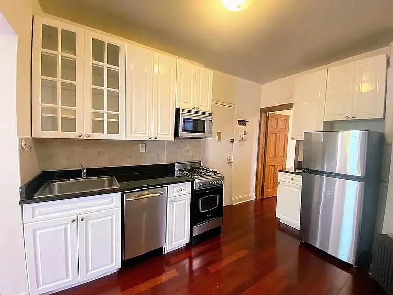 315 E 73rd St #5T — Photo 4
