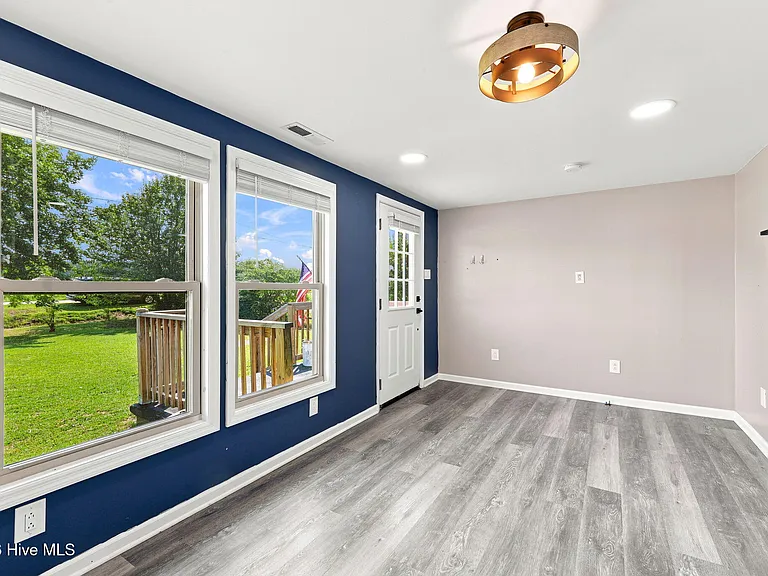 3065 State Highway 55 W — Photo 5