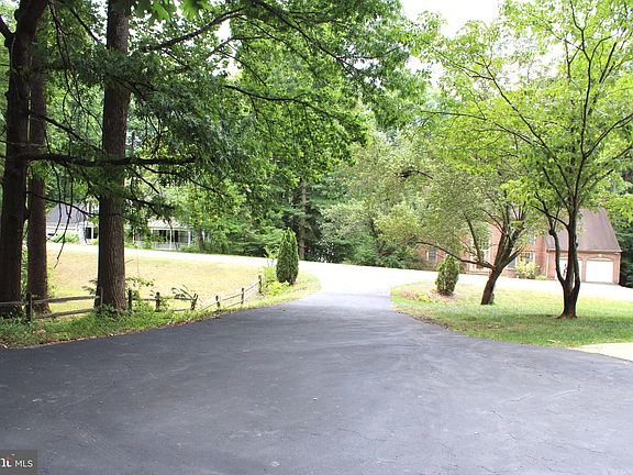 4th image of 3012 Jenny Ln