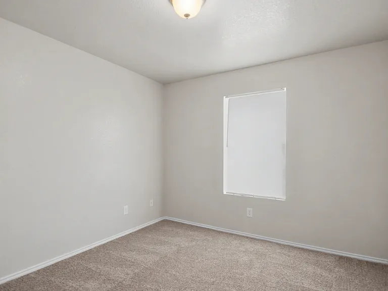 3304 Regency Ct — Photo 17