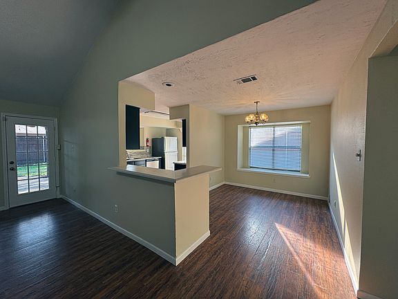 4th image of 1200 Glyndon Dr