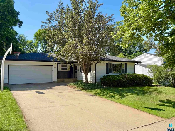 2505 W Oak St, Sioux Falls, SD 57105
