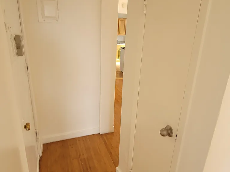 2295 Grand Concourse #F3 — Photo 15