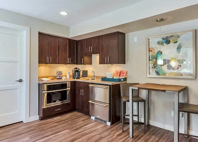 Olive East — Photo 13