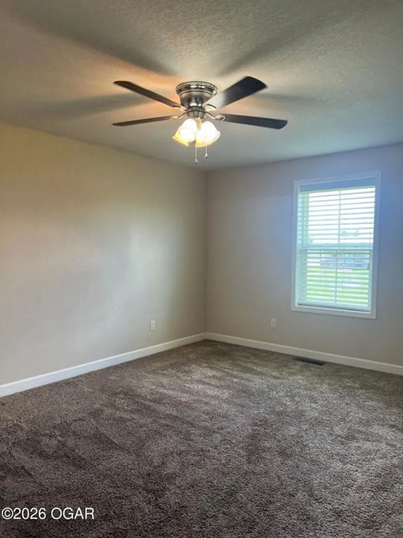4 Bedroom 3 Bathroom house — Photo 4