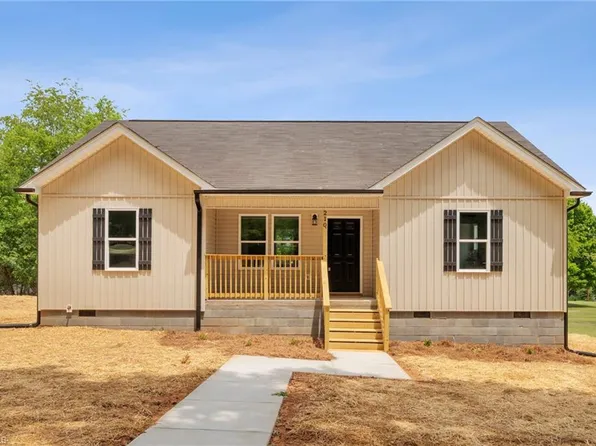210 Merriman St, Eden, NC 27288