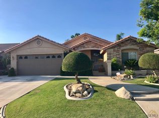 12614 Grand Teton Dr, Bakersfield, CA 93312