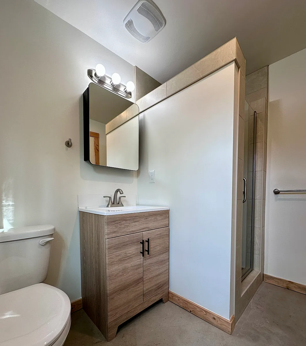 Building Photo - 1346 Chestnut St #1
