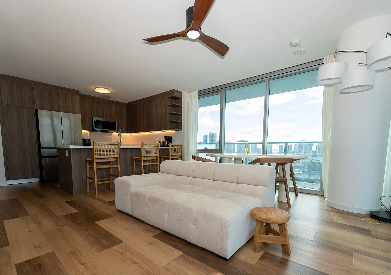 The Park on Keeaumoku | Spacious 3BR Corner Residence with Wraparound Views + 2 Parking — Photo 4
