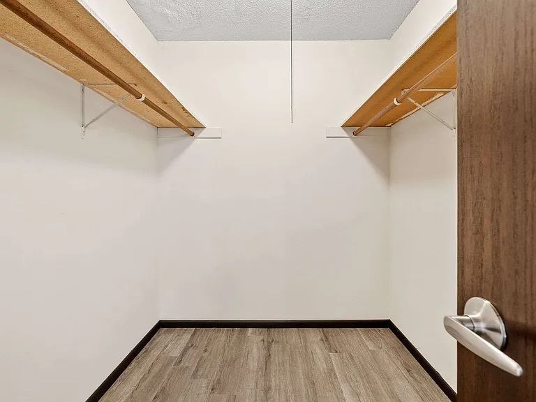 Como Park Apartments — Photo 27