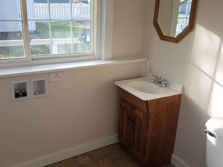 2431 Dillman St — Photo 16