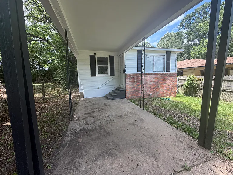 2618 Roosevelt Ave — Photo 12
