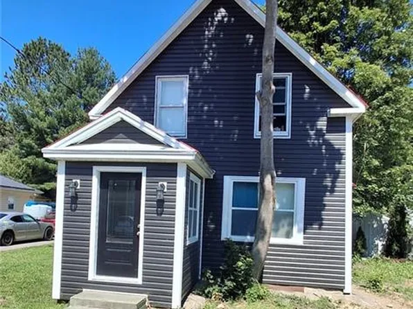 148 Union St, Woodstock, NB E7M 2X2