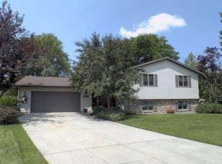921 Sunset Pl, Onalaska, WI 54650
