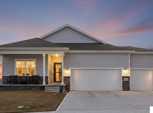 17525 Rose Lane Rd, Omaha, NE 68137