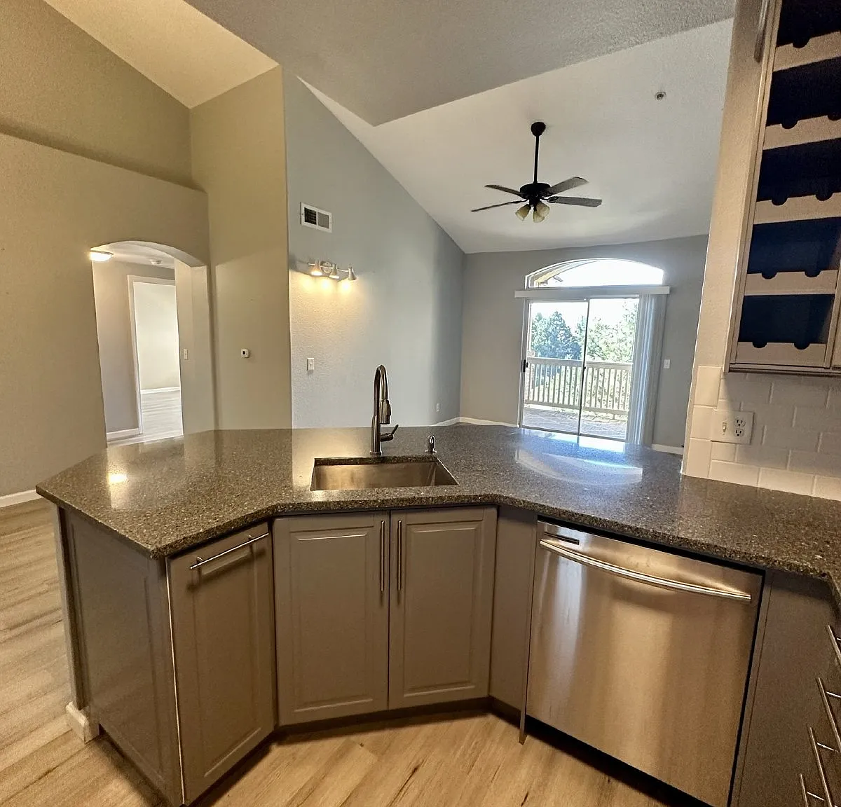 2 bed, 2.0 bath, 1037 sqft, $1,950 — Photo 4
