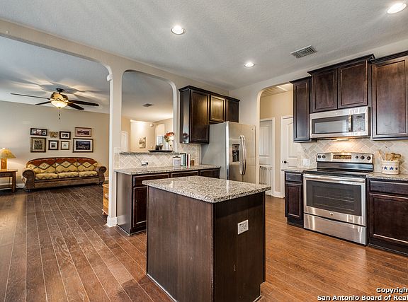 3rd image of 8462 Meadow Plns