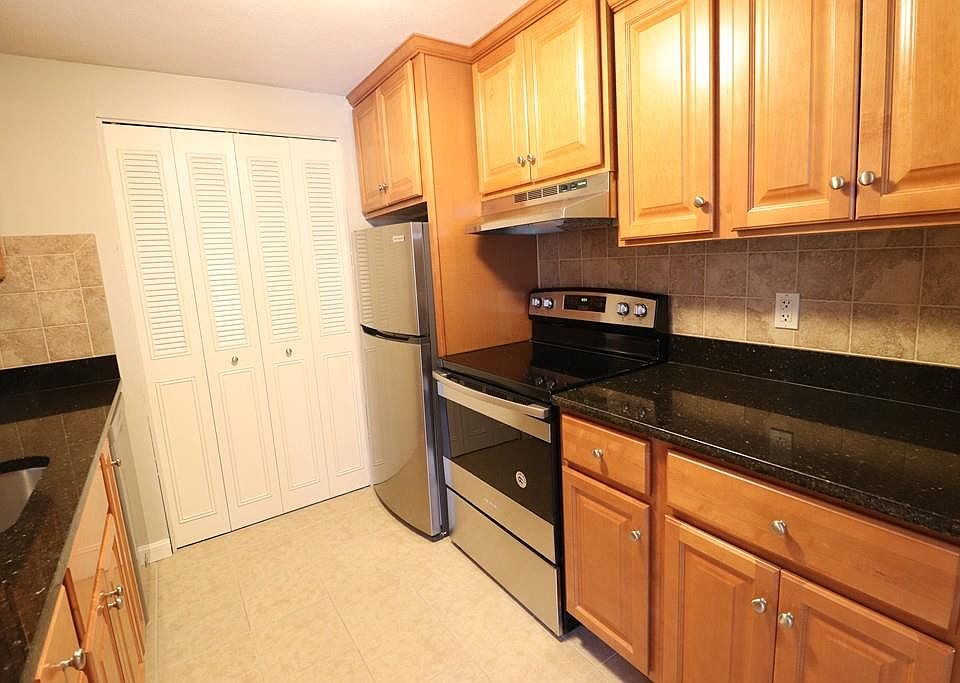 1st image of 65 Greentree Ln APT 21