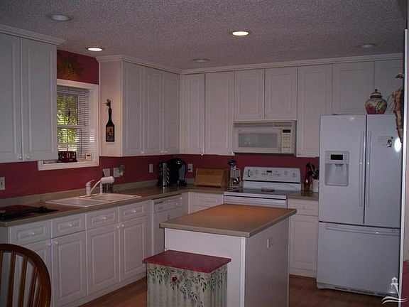 5th image of 324 NE 58th St