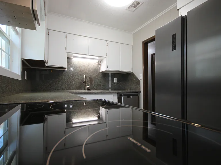 815 Gettysburg Trl NE — Photo 2