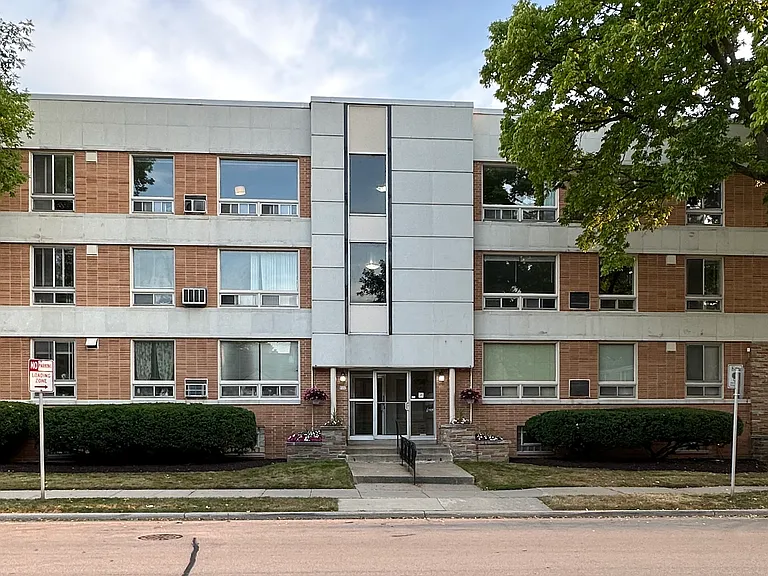 909 E Henry Clay St #304 — Photo 10