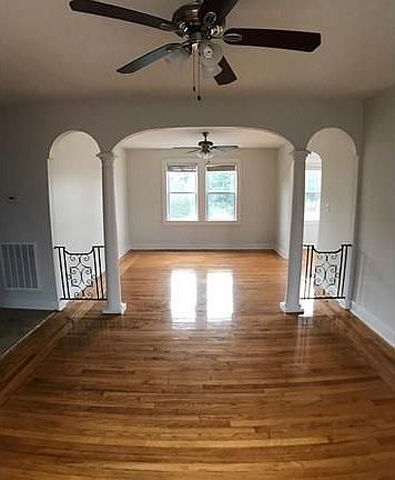 2nd image of 3150 Calhoun St