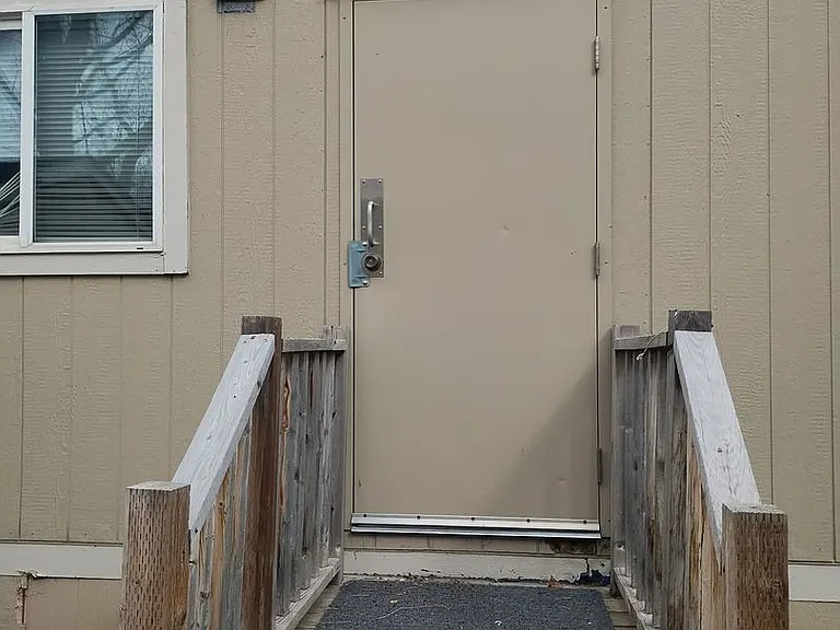 317 E Smith St — Photo 13