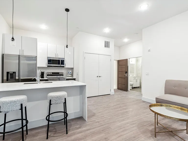 1225 E Fletcher St #102 — Photo 7