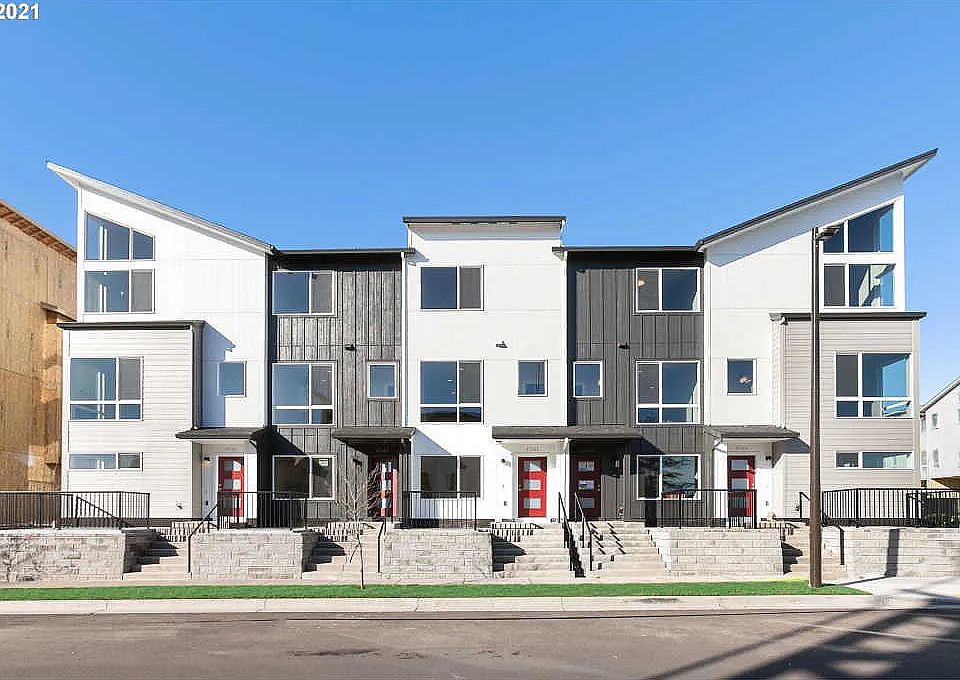 Front Elevation - End unit with Cathedral ceilngs in Master - lots of light