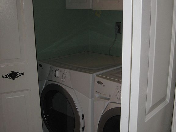 Laundry nook includes w/d