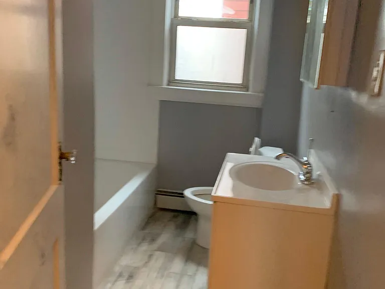 31 Home Ave — Photo 9