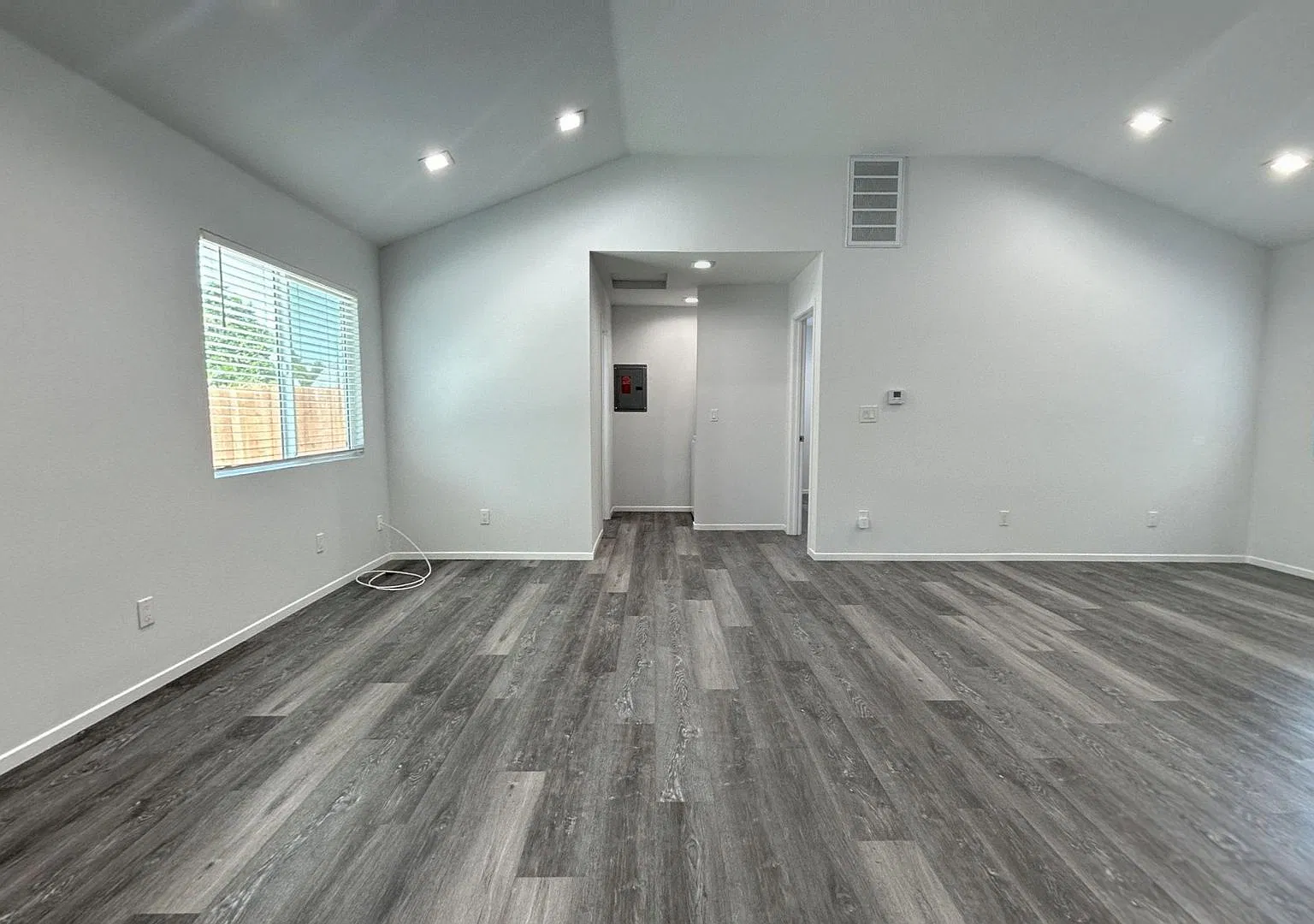 1005 E. Colton Ave. — Photo 3