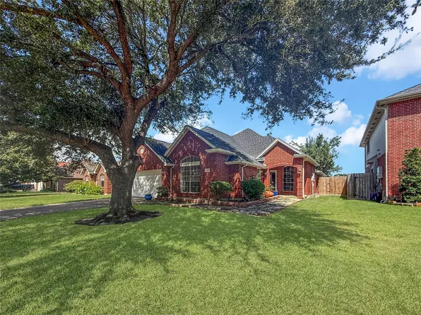 3911 Patras Dr, Pasadena, TX 77505